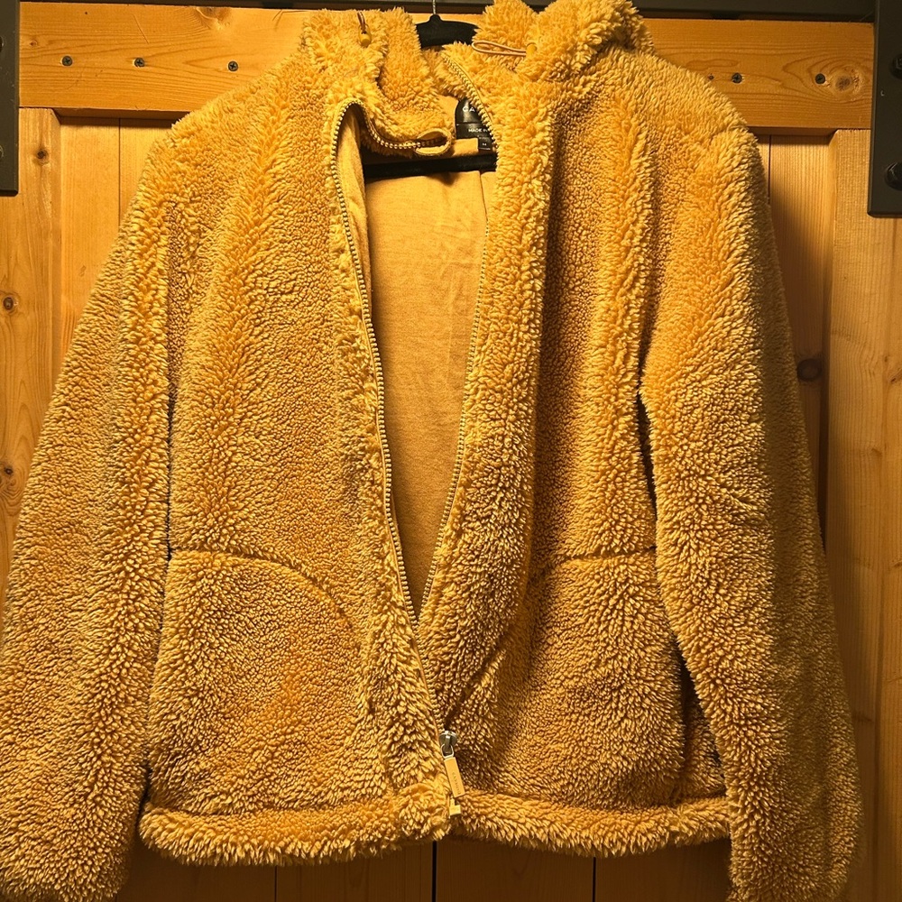 Carbon 38 Teddy Jacket Cozy Fleece Design